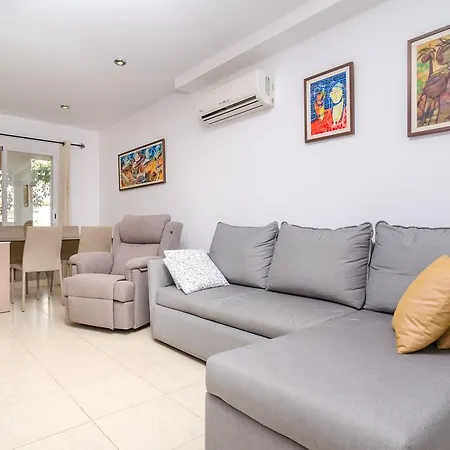 Calandrella Villa *